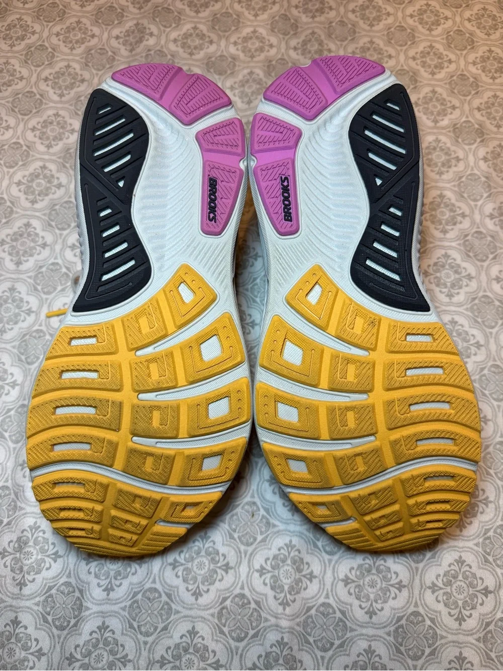 Brooks Ghost 17 Running Shoe - Women's 1204312A070 Narrow(2A) Size 9